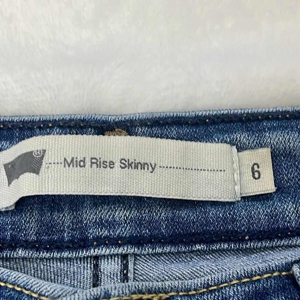 LEVIS WOMENS MID RISE SKINNY  SIZE 6M Classic Blue Jeans